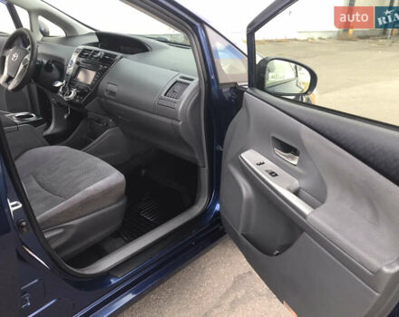 Синий Тойота Prius v, объемом двигателя 1.8 л и пробегом 195 тыс. км за 11950 $, фото 15 на Automoto.ua