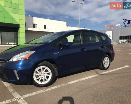 Синий Тойота Prius v, объемом двигателя 1.8 л и пробегом 195 тыс. км за 11950 $, фото 1 на Automoto.ua