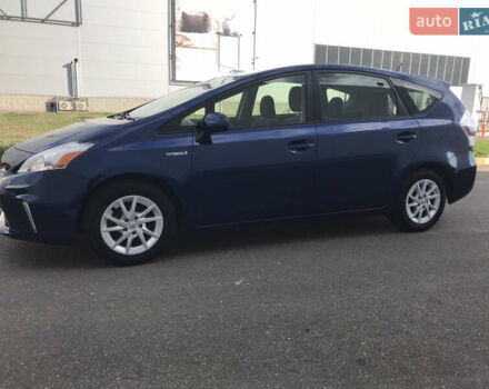 Синий Тойота Prius v, объемом двигателя 1.8 л и пробегом 195 тыс. км за 11950 $, фото 5 на Automoto.ua