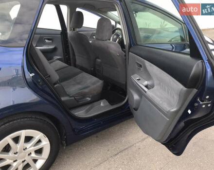 Синий Тойота Prius v, объемом двигателя 1.8 л и пробегом 195 тыс. км за 11950 $, фото 14 на Automoto.ua