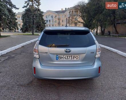 Синий Тойота Prius v, объемом двигателя 1.8 л и пробегом 233 тыс. км за 12500 $, фото 4 на Automoto.ua