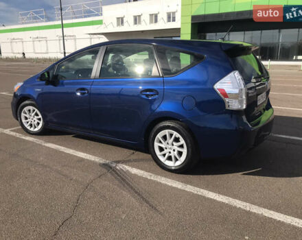 Синий Тойота Prius v, объемом двигателя 1.8 л и пробегом 195 тыс. км за 11950 $, фото 3 на Automoto.ua