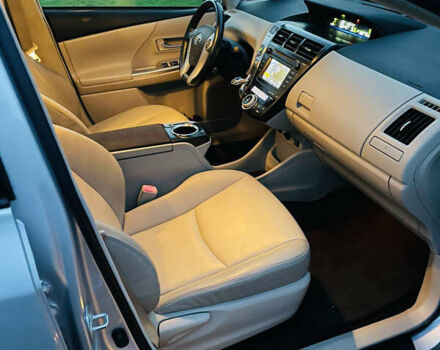Синий Тойота Prius v, объемом двигателя 1.8 л и пробегом 130 тыс. км за 15300 $, фото 14 на Automoto.ua