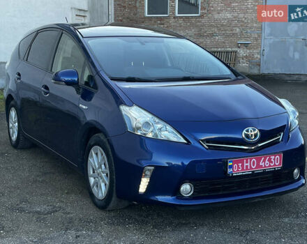 Синий Тойота Prius v, объемом двигателя 1.8 л и пробегом 253 тыс. км за 11499 $, фото 2 на Automoto.ua