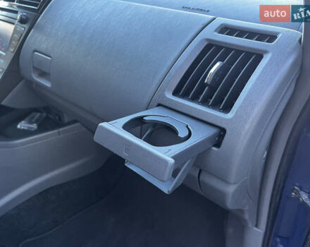 Синий Тойота Prius v, объемом двигателя 1.8 л и пробегом 253 тыс. км за 11499 $, фото 38 на Automoto.ua