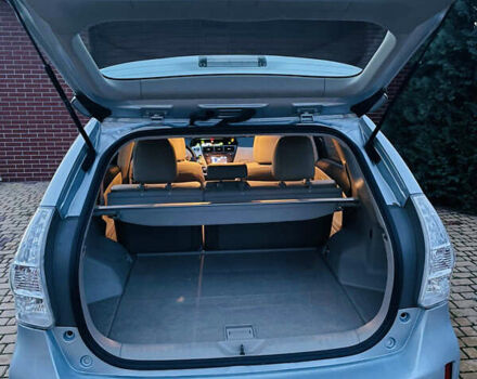 Синий Тойота Prius v, объемом двигателя 1.8 л и пробегом 130 тыс. км за 15300 $, фото 8 на Automoto.ua