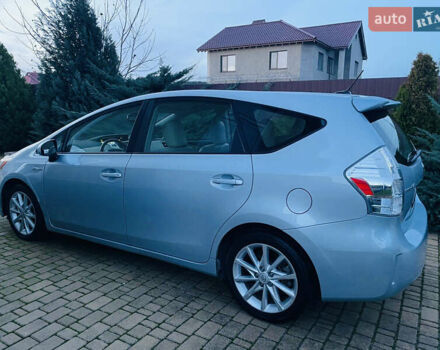 Синий Тойота Prius v, объемом двигателя 1.8 л и пробегом 130 тыс. км за 15300 $, фото 4 на Automoto.ua