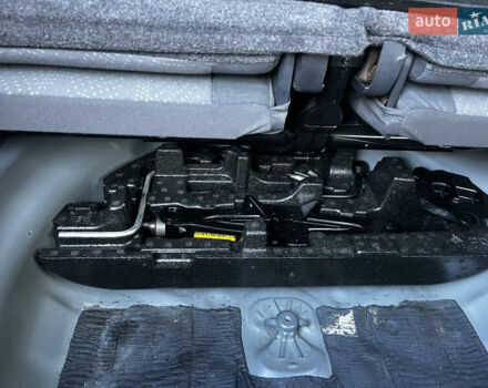 Синий Тойота Prius v, объемом двигателя 1.8 л и пробегом 253 тыс. км за 11499 $, фото 43 на Automoto.ua