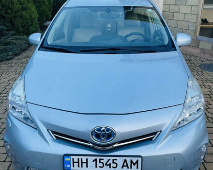 Синий Тойота Prius v, объемом двигателя 1.8 л и пробегом 130 тыс. км за 15300 $, фото 2 на Automoto.ua