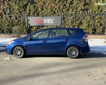 Синий Тойота Prius v, объемом двигателя 1.8 л и пробегом 101 тыс. км за 14700 $, фото 2 на Automoto.ua