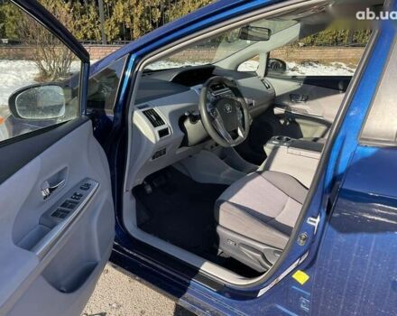 Синий Тойота Prius v, объемом двигателя 1.8 л и пробегом 101 тыс. км за 14700 $, фото 10 на Automoto.ua