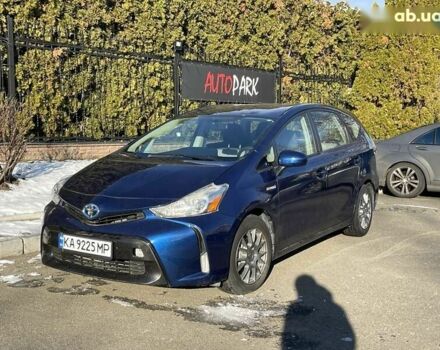 Синий Тойота Prius v, объемом двигателя 1.8 л и пробегом 101 тыс. км за 14700 $, фото 1 на Automoto.ua