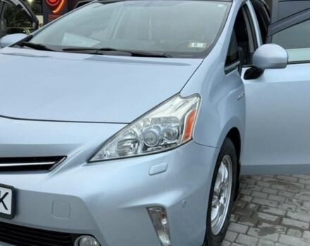 Синий Тойота Prius v, объемом двигателя 1.8 л и пробегом 258 тыс. км за 12000 $, фото 1 на Automoto.ua