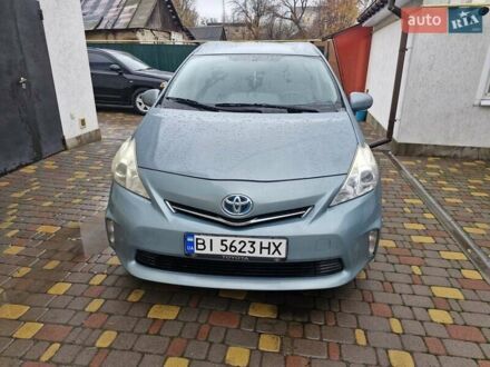 Зеленый Тойота Prius v, объемом двигателя 1.8 л и пробегом 310 тыс. км за 13500 $, фото 1 на Automoto.ua