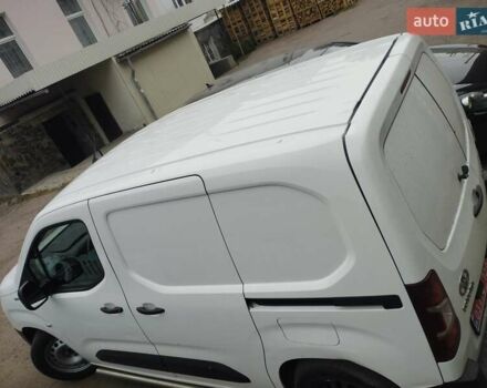 Белый Тойота Proace City, объемом двигателя 0 л и пробегом 129 тыс. км за 16999 $, фото 5 на Automoto.ua