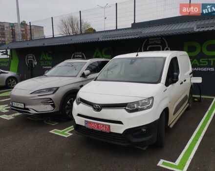 Белый Тойота Proace City, объемом двигателя 0 л и пробегом 129 тыс. км за 16999 $, фото 2 на Automoto.ua