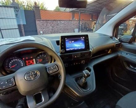 Белый Тойота Proace City, объемом двигателя 1.5 л и пробегом 179 тыс. км за 15950 $, фото 21 на Automoto.ua