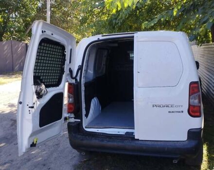 Белый Тойота Proace City, объемом двигателя 0 л и пробегом 129 тыс. км за 16999 $, фото 4 на Automoto.ua