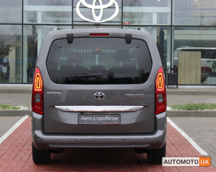 Серый Тойота Proace City Verso, объемом двигателя 1.5 л и пробегом 32 тыс. км за 29257 $, фото 7 на Automoto.ua