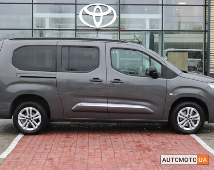 Серый Тойота Proace City Verso, объемом двигателя 1.5 л и пробегом 32 тыс. км за 29257 $, фото 3 на Automoto.ua