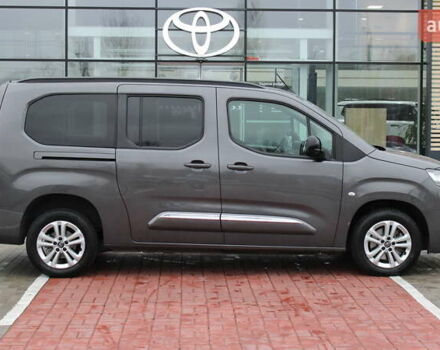 Серый Тойота Proace City Verso, объемом двигателя 1.5 л и пробегом 37 тыс. км за 29500 $, фото 3 на Automoto.ua