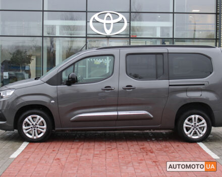 Серый Тойота Proace City Verso, объемом двигателя 1.5 л и пробегом 32 тыс. км за 29257 $, фото 4 на Automoto.ua