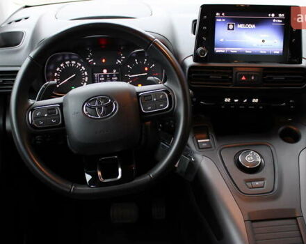 Серый Тойота Proace City Verso, объемом двигателя 1.5 л и пробегом 37 тыс. км за 29500 $, фото 10 на Automoto.ua