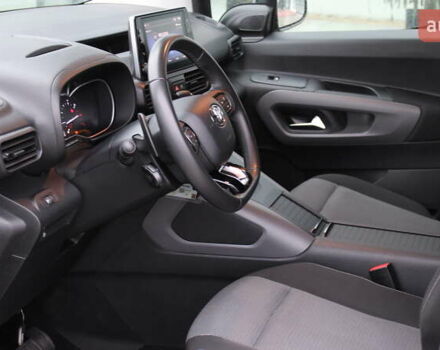 Серый Тойота Proace City Verso, объемом двигателя 1.5 л и пробегом 37 тыс. км за 29500 $, фото 8 на Automoto.ua