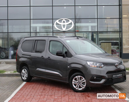 Серый Тойота Proace City Verso, объемом двигателя 1.5 л и пробегом 32 тыс. км за 29257 $, фото 2 на Automoto.ua