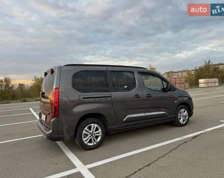 Серый Тойота Proace City Verso, объемом двигателя 1.5 л и пробегом 9 тыс. км за 29900 $, фото 6 на Automoto.ua