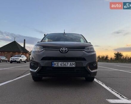 Серый Тойота Proace City Verso, объемом двигателя 1.5 л и пробегом 9 тыс. км за 29900 $, фото 11 на Automoto.ua