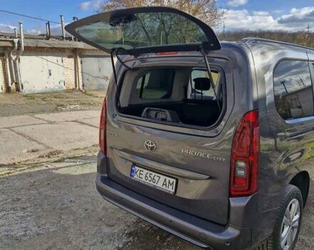 Серый Тойота Proace City Verso, объемом двигателя 1.5 л и пробегом 9 тыс. км за 29900 $, фото 65 на Automoto.ua