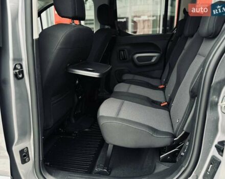 Серый Тойота Proace City Verso, объемом двигателя 1.5 л и пробегом 1 тыс. км за 33214 $, фото 15 на Automoto.ua