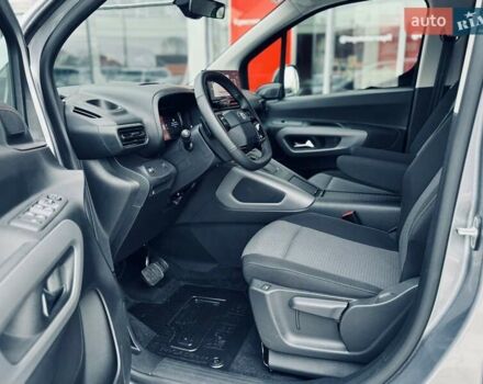 Серый Тойота Proace City Verso, объемом двигателя 1.5 л и пробегом 1 тыс. км за 33214 $, фото 19 на Automoto.ua