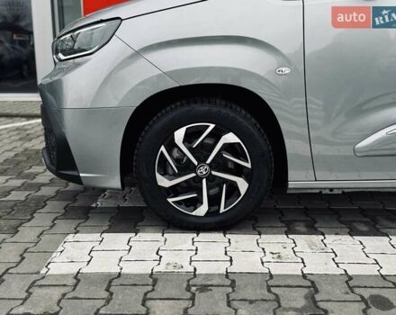 Серый Тойота Proace City Verso, объемом двигателя 1.5 л и пробегом 1 тыс. км за 33214 $, фото 38 на Automoto.ua