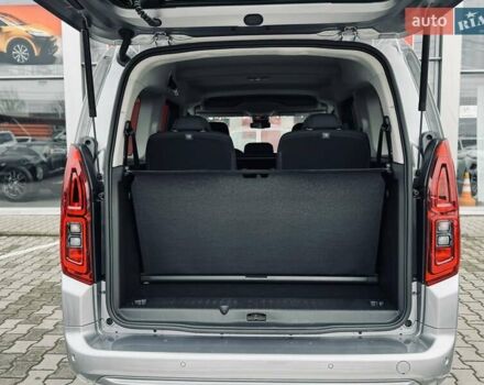 Серый Тойота Proace City Verso, объемом двигателя 1.5 л и пробегом 1 тыс. км за 33214 $, фото 12 на Automoto.ua