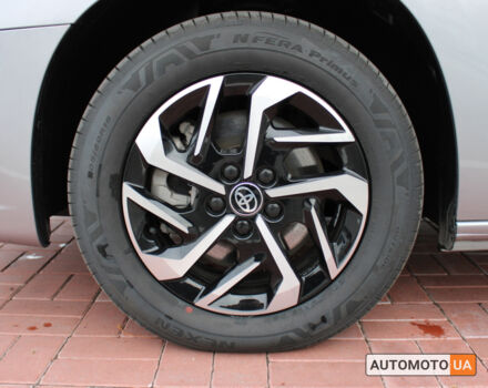 Серый Тойота Proace City Verso, объемом двигателя 1.5 л и пробегом 227 тыс. км за 31686 $, фото 3 на Automoto.ua