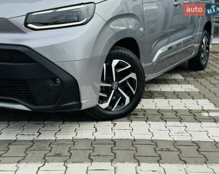 Серый Тойота Proace City Verso, объемом двигателя 1.5 л и пробегом 1 тыс. км за 33214 $, фото 37 на Automoto.ua