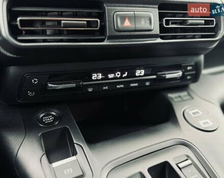 Серый Тойота Proace City Verso, объемом двигателя 1.5 л и пробегом 1 тыс. км за 33214 $, фото 29 на Automoto.ua