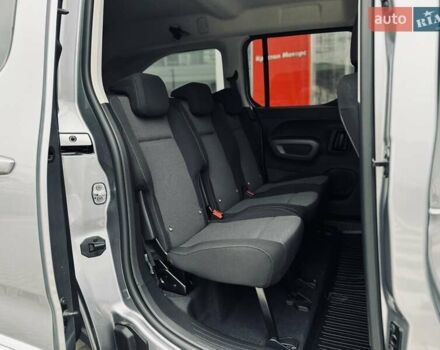 Серый Тойота Proace City Verso, объемом двигателя 1.5 л и пробегом 1 тыс. км за 33214 $, фото 7 на Automoto.ua