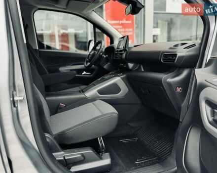 Серый Тойота Proace City Verso, объемом двигателя 1.5 л и пробегом 1 тыс. км за 33214 $, фото 6 на Automoto.ua