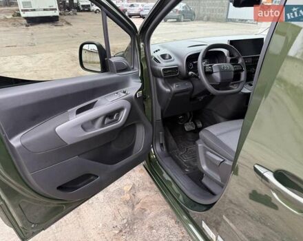 Зеленый Тойота Proace City Verso, объемом двигателя 1.5 л и пробегом 6 тыс. км за 30000 $, фото 12 на Automoto.ua