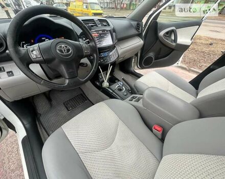 Білий Тойота RAV4 EV, об'ємом двигуна 0 л та пробігом 147 тис. км за 13900 $, фото 11 на Automoto.ua