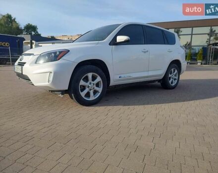 Білий Тойота RAV4 EV, об'ємом двигуна 0 л та пробігом 180 тис. км за 11700 $, фото 9 на Automoto.ua