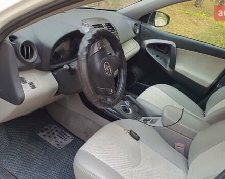 Белый Тойота RAV4 EV, объемом двигателя 0 л и пробегом 172 тыс. км за 11100 $, фото 13 на Automoto.ua