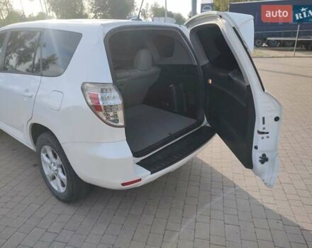 Білий Тойота RAV4 EV, об'ємом двигуна 0 л та пробігом 180 тис. км за 11700 $, фото 14 на Automoto.ua