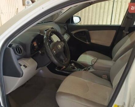 Белый Тойота RAV4 EV, объемом двигателя 0 л и пробегом 172 тыс. км за 11100 $, фото 3 на Automoto.ua