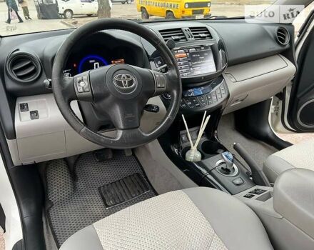 Білий Тойота RAV4 EV, об'ємом двигуна 0 л та пробігом 147 тис. км за 13900 $, фото 12 на Automoto.ua