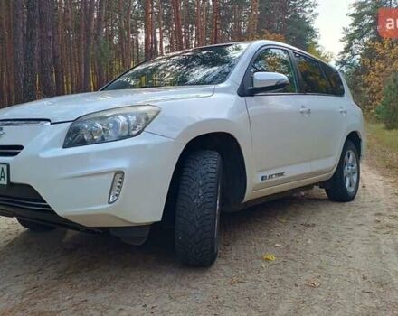 Белый Тойота RAV4 EV, объемом двигателя 0 л и пробегом 172 тыс. км за 11100 $, фото 5 на Automoto.ua