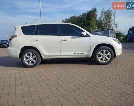 Білий Тойота RAV4 EV, об'ємом двигуна 0 л та пробігом 180 тис. км за 11700 $, фото 4 на Automoto.ua